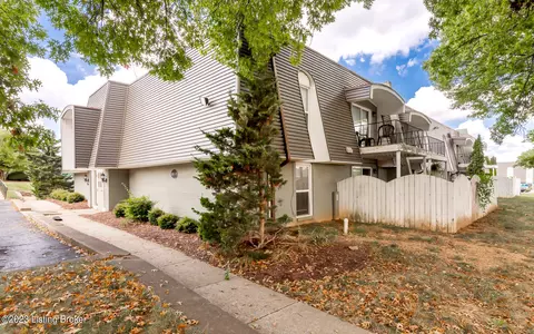 1006 La Fontenay Ct, Louisville, KY 40223