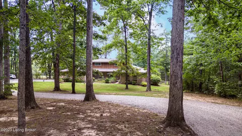 1900 Hunters Trace Rd, La Grange, KY 40031