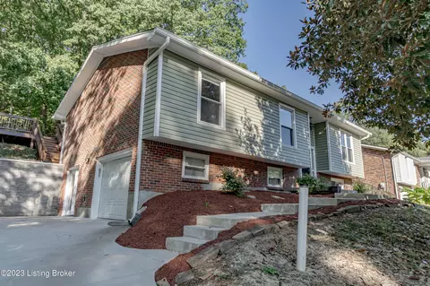 9104 Royal Oak Dr, Louisville, KY 40272