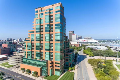 222 E Witherspoon St #1902, Louisville, KY 40202