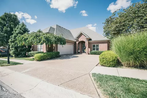 320 Barcelona Dr, Louisville, KY 40245