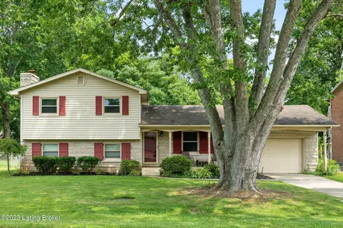 7905 Nottoway Cir, Louisville, KY 40214