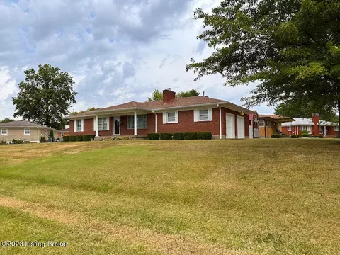 4903 Swaps Ln, Louisville, KY 40216