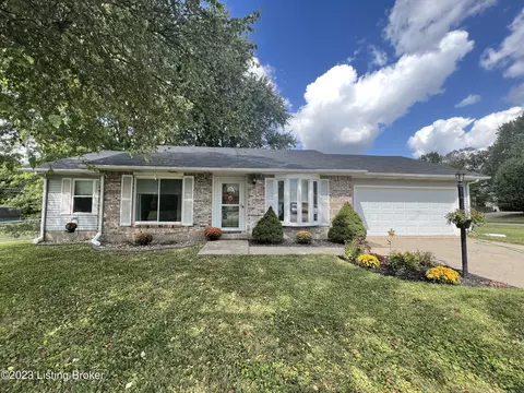 829 Magnolia Dr, Radcliff, KY 40160