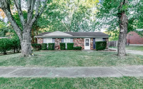 8214 Candelabrum Pl, Louisville, KY 40214