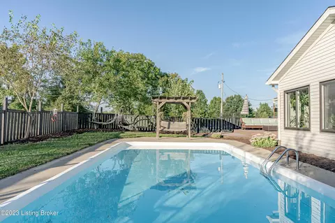 1731 W Moody Ln, La Grange, KY 40031
