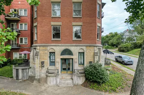 2229 Cherokee Pkwy #F, Louisville, KY 40204