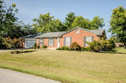 10605 Helmsdale Ln, Louisville, KY 40223