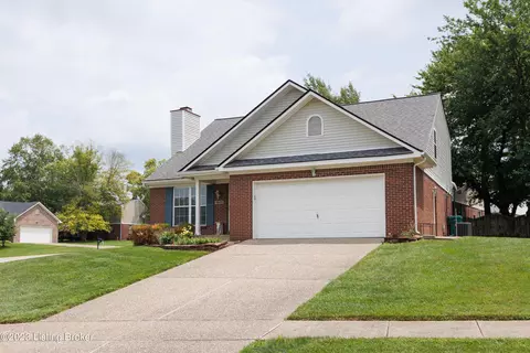 4600 Wooded Oak Cir, Louisville, KY 40245