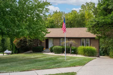 8704 Lantern Lite Pkwy, Louisville, KY 40220