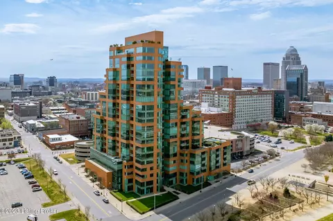 222 E Witherspoon St #1702, Louisville, KY 40202