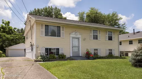 5102 Red Fern Rd, Louisville, KY 40218