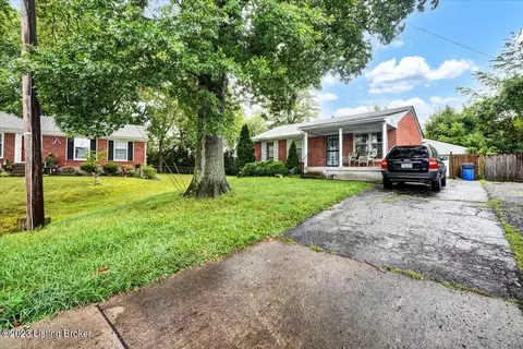 5306 Crantree Pl, Louisville, KY 40229