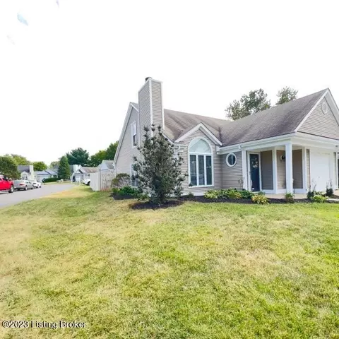 10524 Bay Pointe Ct, Louisville, KY 40241