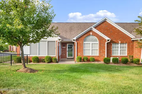 8034 Saint Andrews Village Dr, Louisville, KY 40222