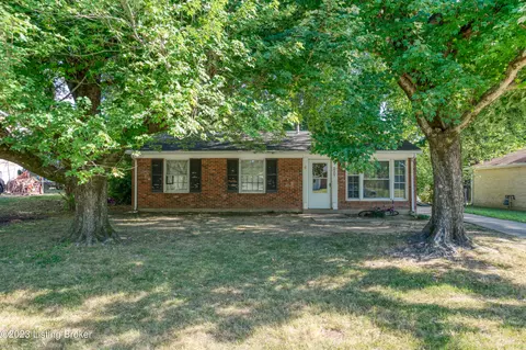 5207 Benson Ct, Louisville, KY 40272