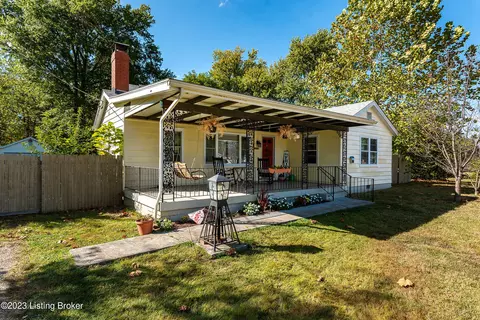 8302 Tolls Ln, Louisville, KY 40214