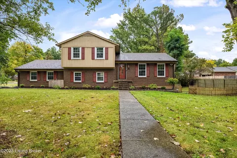 2823 Kennersley Dr, Louisville, KY 40242