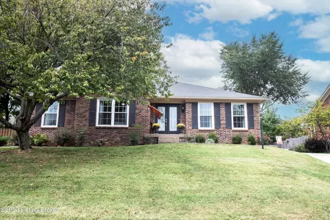 8805 Cranborne Ct, Louisville, KY 40241