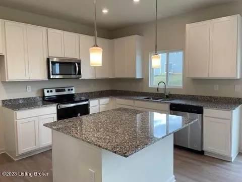 7007 Black Cherry Ct, La Grange, KY 40031