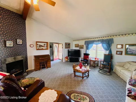310 Mockingbird Dr, Springfield, KY 40069 photo 2