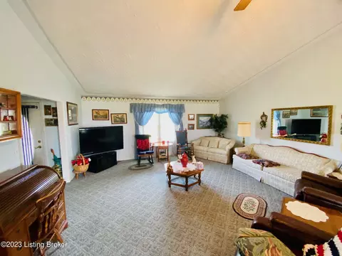 310 Mockingbird Dr, Springfield, KY 40069 photo 3