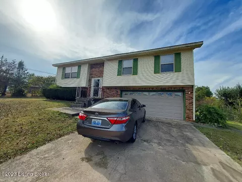 1352 Hunters Ln, Radcliff, KY 40160
