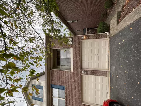 7908 Grand Cascade Dr, Louisville, KY 40228