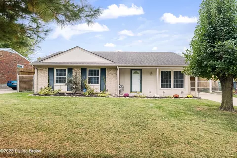 9804 Phoenix Trl, Louisville, KY 40223