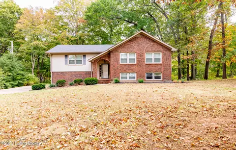 4905 Hickory Hollow Ln, Shepherdsville, KY 40165