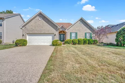 7011 Black Walnut Cir, Louisville, KY 40229