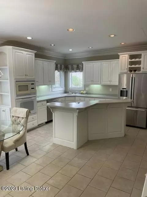 11111 Herring Ct, Louisville, KY 40291