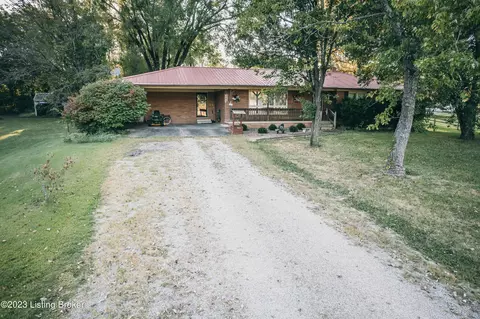 920 Cottonwood Dr, Cloverport, KY 40111