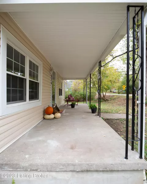 575 Graefenburg Rd, Waddy, KY 40076 photo 4