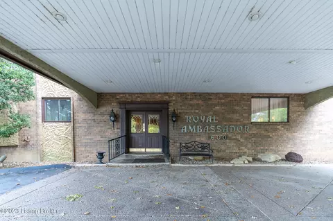 1600 Gardiner Ln #208, Louisville, KY 40205