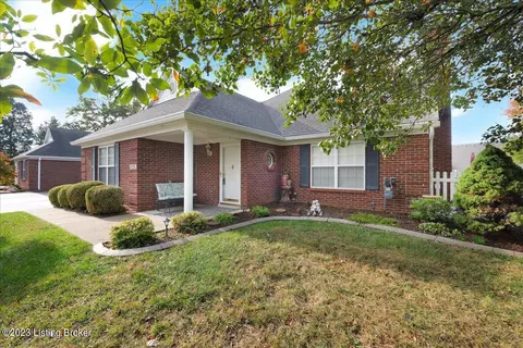 8706 Summertree Ln, Louisville, KY 40291