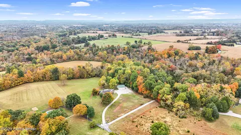 390 Risen Rd, Louisville, KY 40229