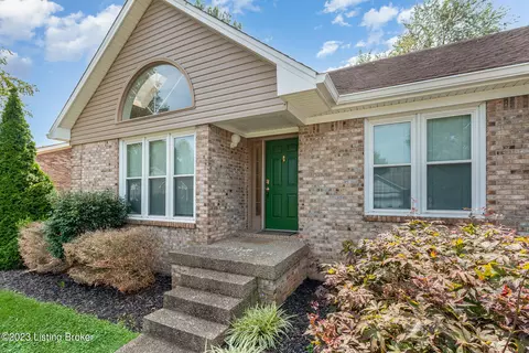 3015 Velden Dr, Louisville, KY 40220