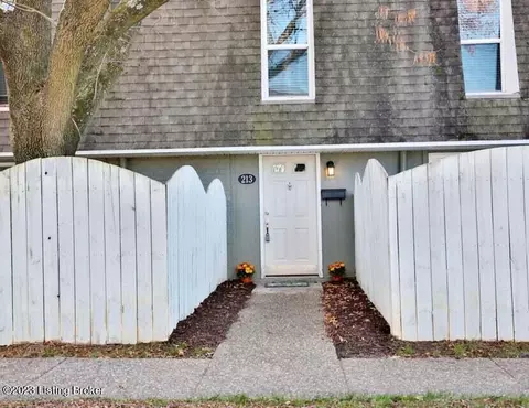 213 La Fontenay Ct, Louisville, KY 40223