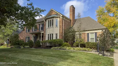 9007 Willow Springs Dr, Louisville, KY 40242