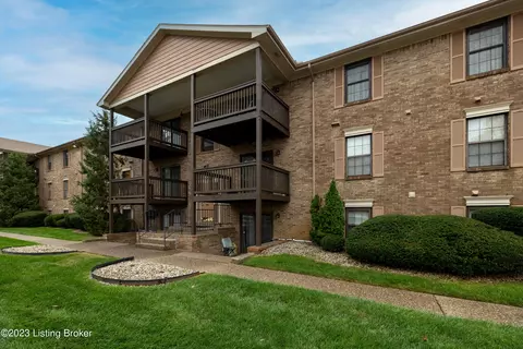 9800 Whipps Mill Rd #4, Louisville, KY 40223