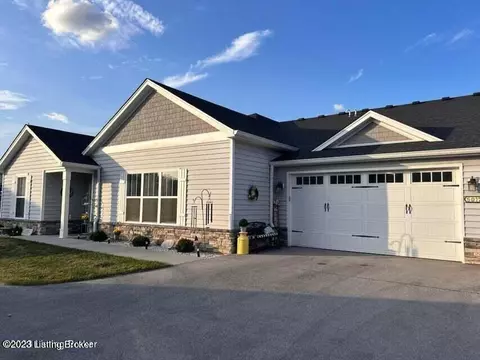 5017 Woodridge Lake Blvd, Louisville, KY 40272