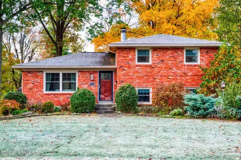 6706 Green Meadow Ct, Louisville, KY 40207