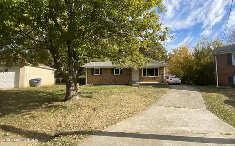 5203 Benson Ct, Louisville, KY 40272
