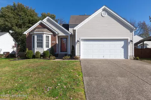 7727 Pear View Ln, Louisville, KY 40218