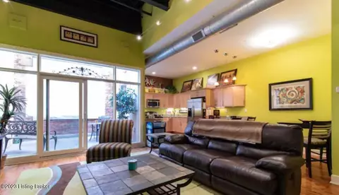 532 S 4th St #304, Louisville, KY 40202