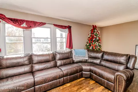 103 E Grundy Ave, Springfield, KY 40069 photo 5