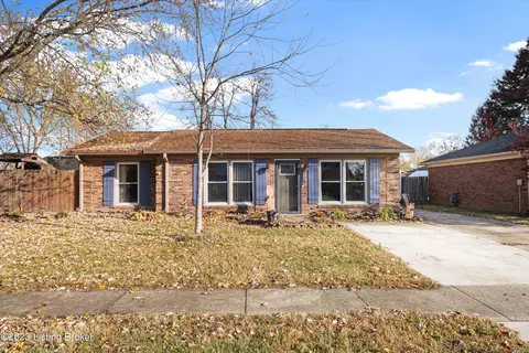 6001 Larkgrove Dr, Louisville, KY 40229