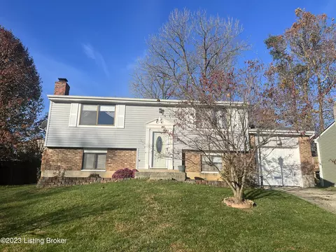 9002 John Paul Ct, Louisville, KY 40229