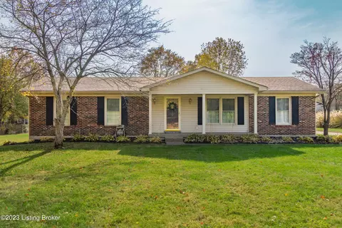 8502 E Brookside Dr, Pewee Valley, KY 40056